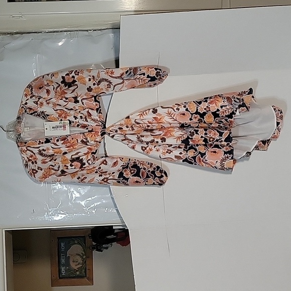 CHELSEA & VIOLET Floral Print Mini Dress Cutout Long Sleeve Party Cocktail Dress - Picture 3 of 9